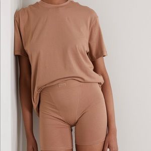 Skims boyfriend tee in Sienna